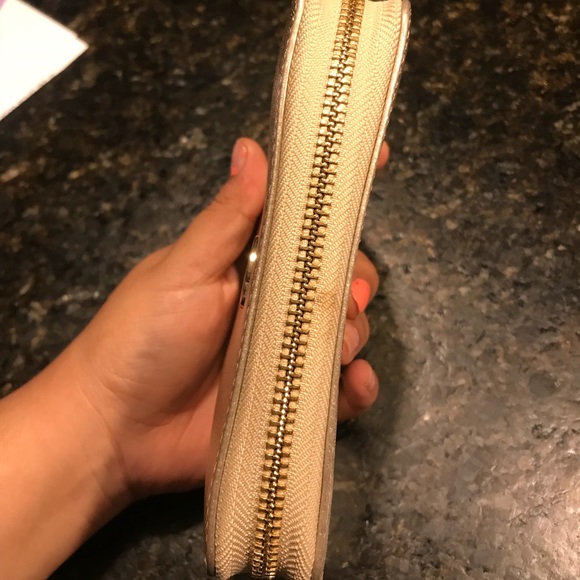 Tory Burch wristlet - Picture 4 of 4